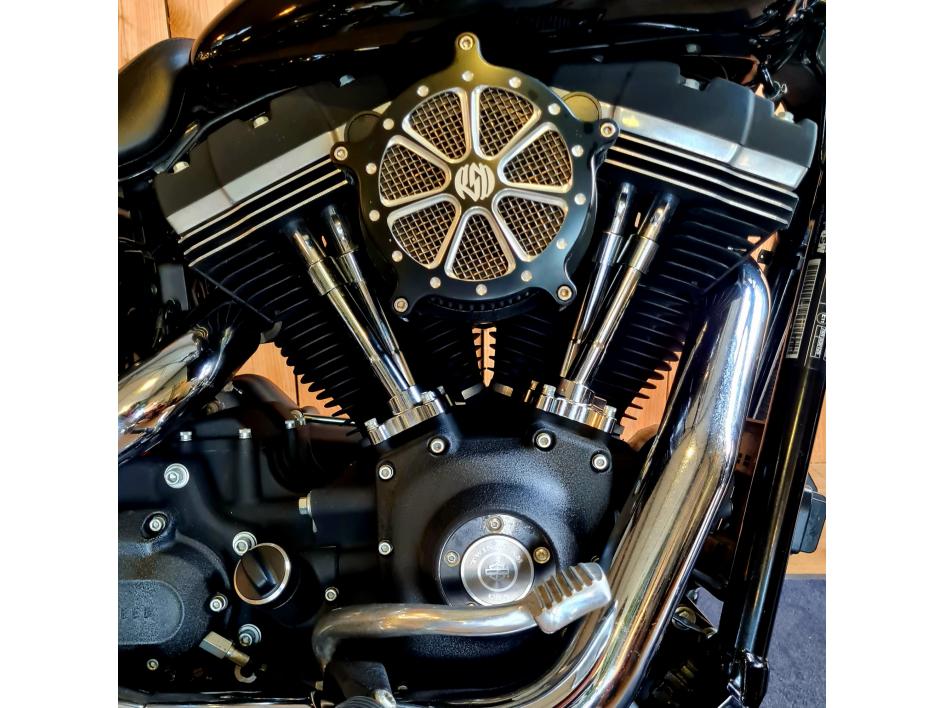 HARLEY-DAVIDSON DYNA STREET BOB 1584