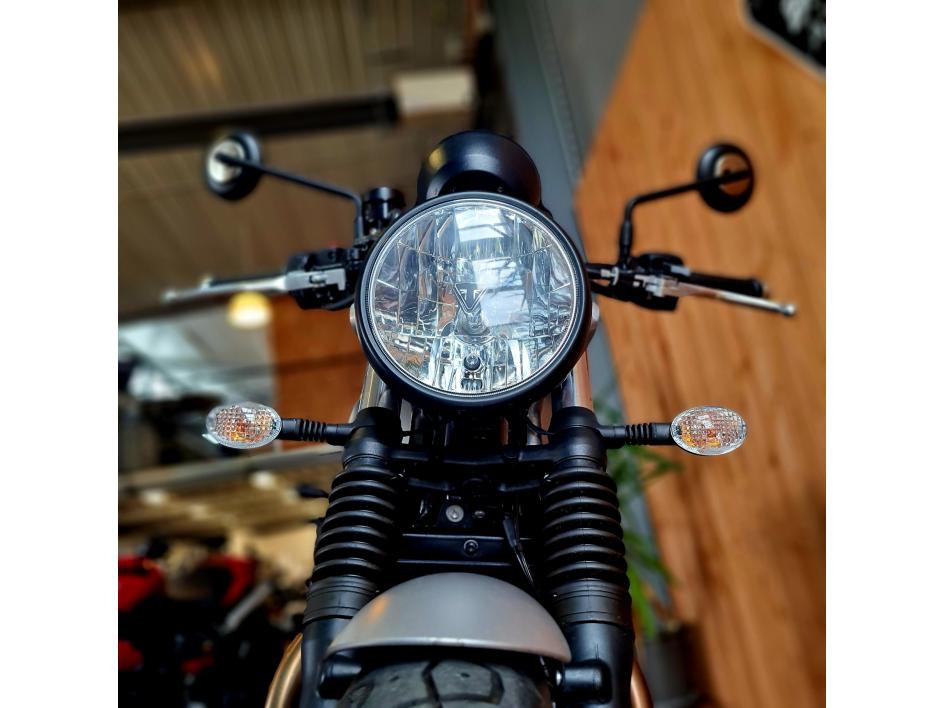 TRIUMPH STREET TWIN  900