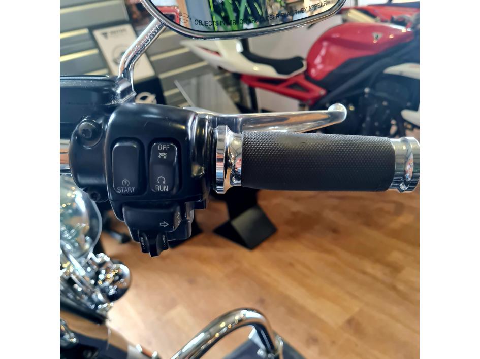 HARLEY-DAVIDSON TOURING ROAD KING 1690 CLASSIC