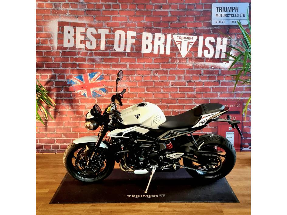 TRIUMPH STREET TRIPLE 765 R