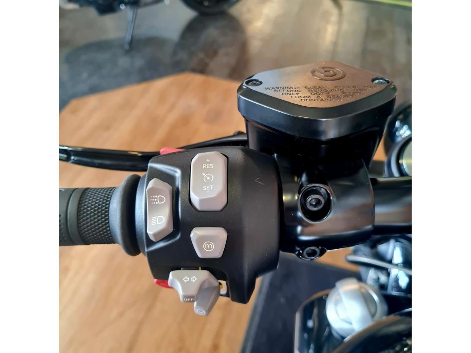 TRIUMPH ROCKET 3 R STORM