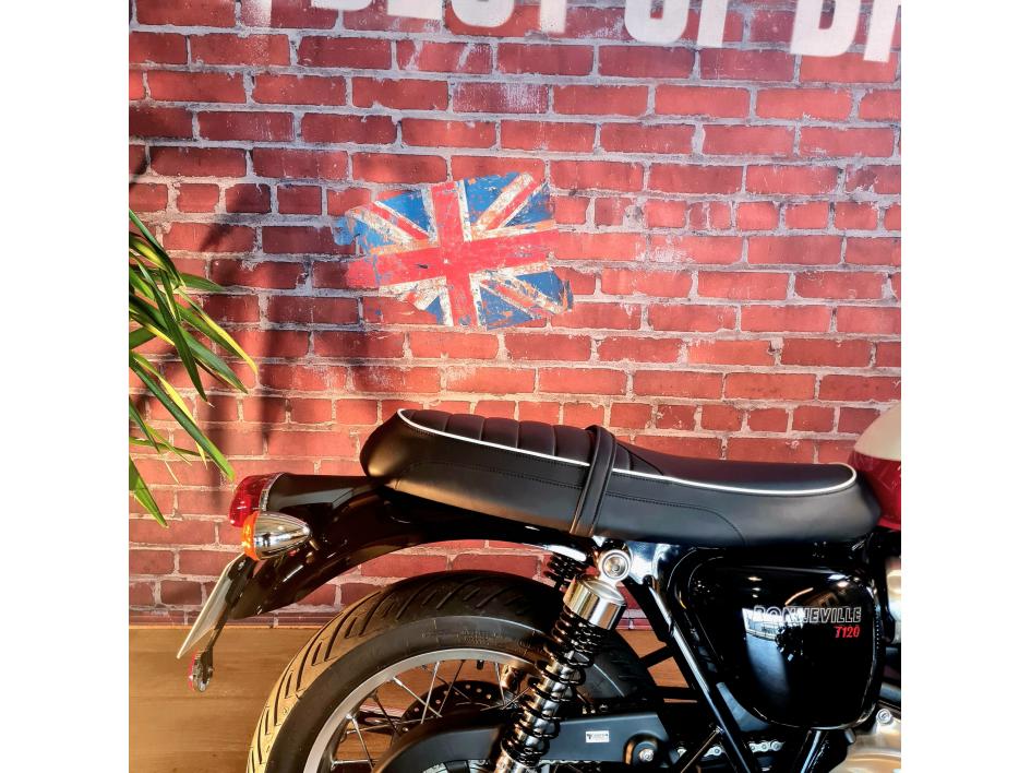 TRIUMPH BONNEVILLE T120