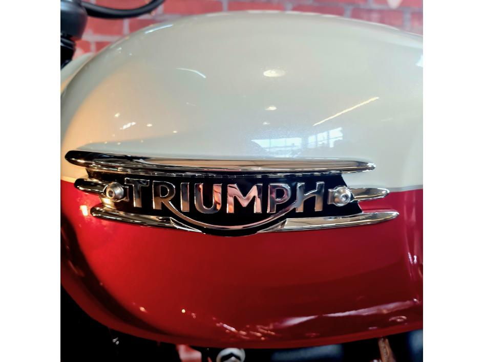TRIUMPH BONNEVILLE T120