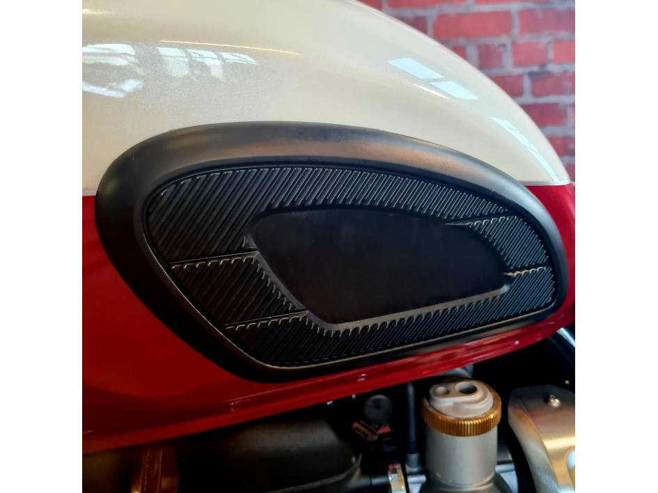 TRIUMPH BONNEVILLE T120