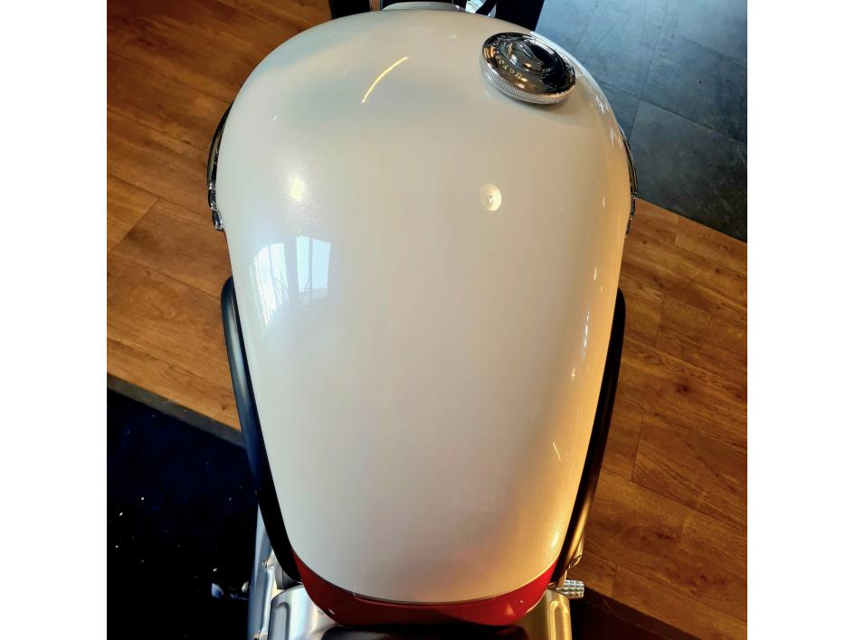 TRIUMPH BONNEVILLE T120