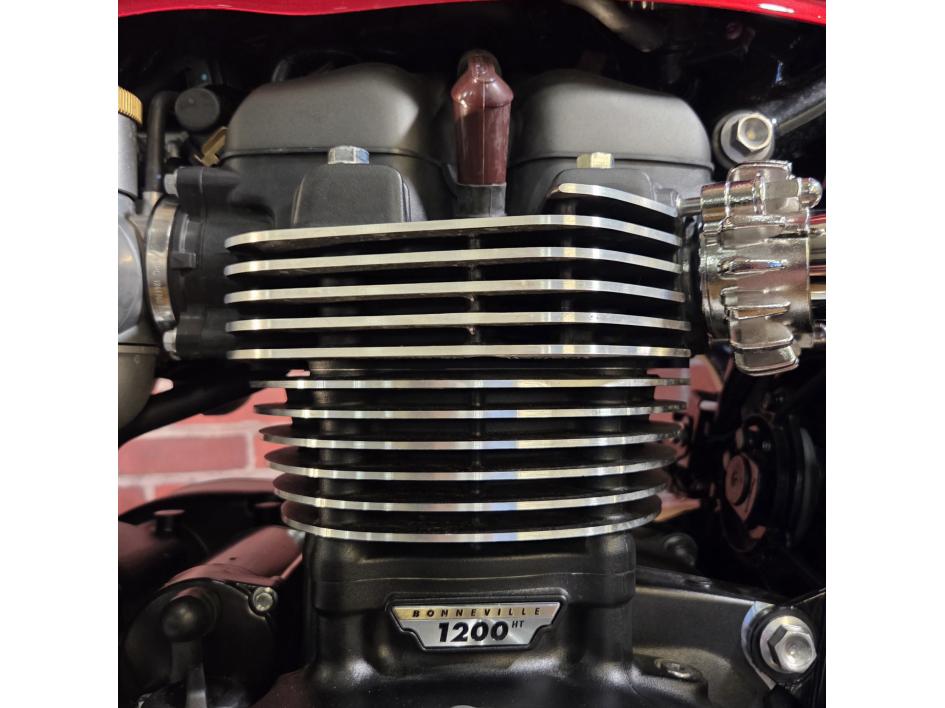 TRIUMPH BONNEVILLE SPEEDMASTER 1200