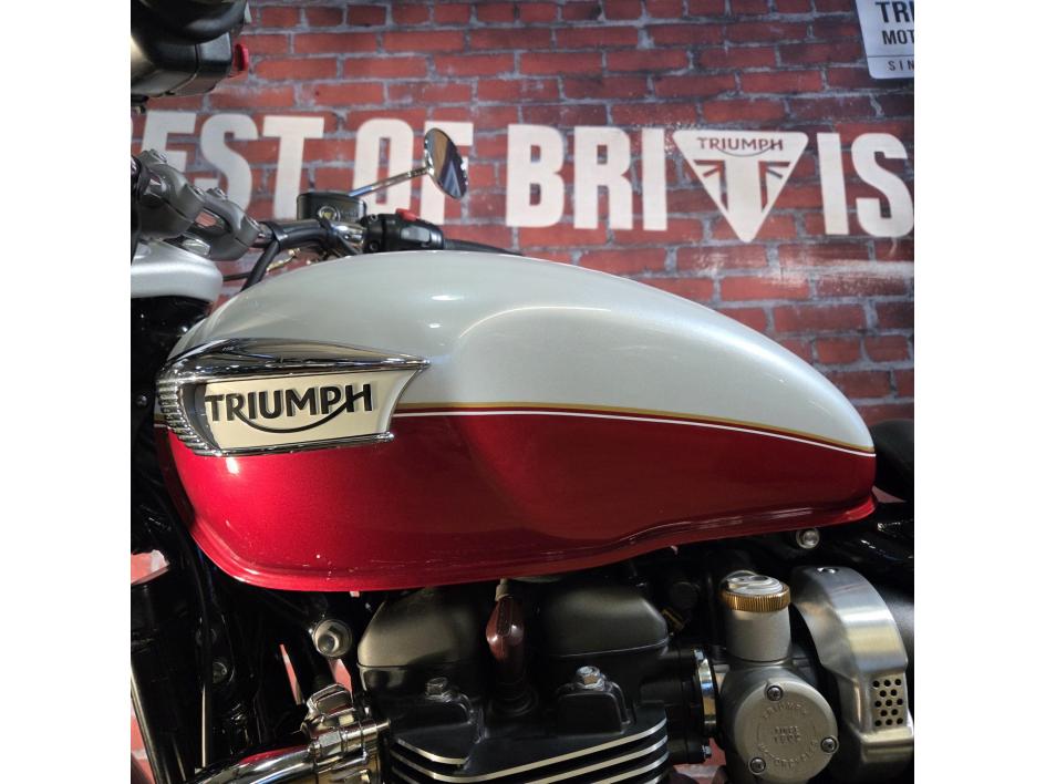 TRIUMPH BONNEVILLE SPEEDMASTER 1200