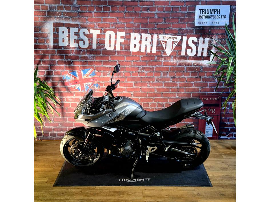 TRIUMPH TIGER SPORT 800