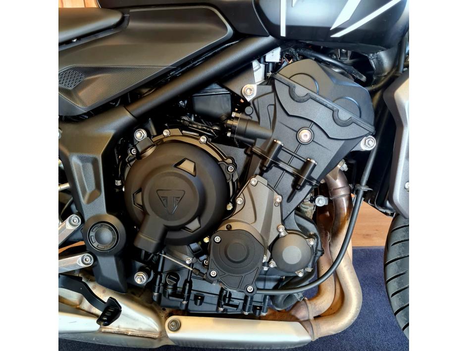 TRIUMPH TRIDENT 660 (A2)