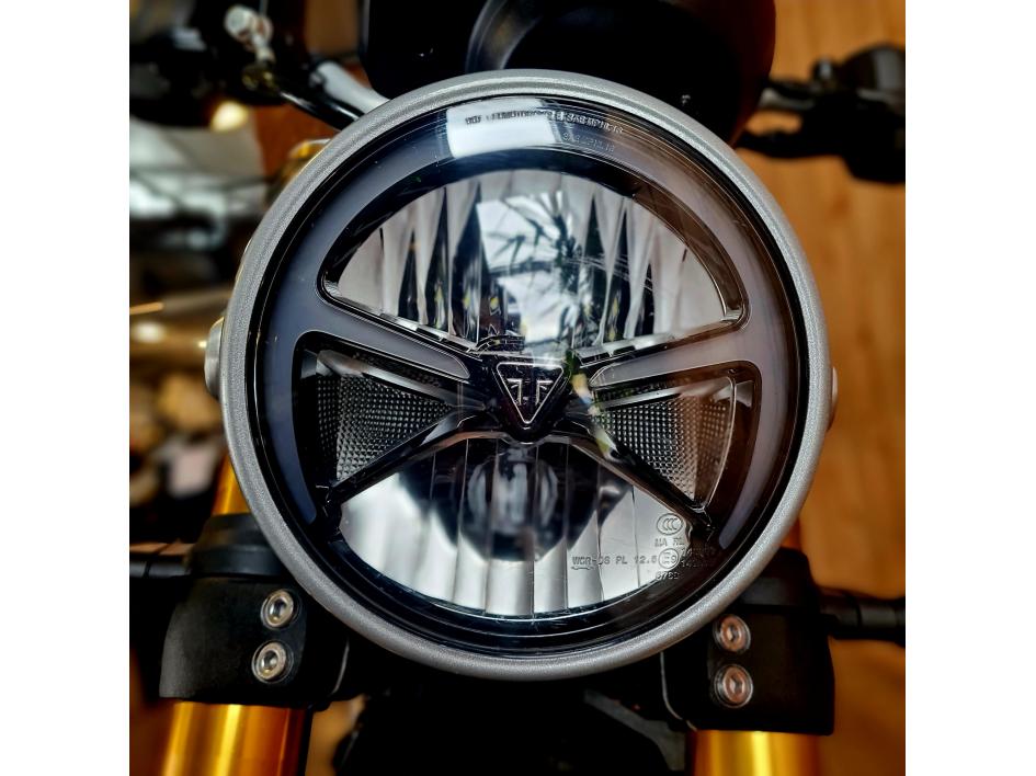 TRIUMPH SPEED 400