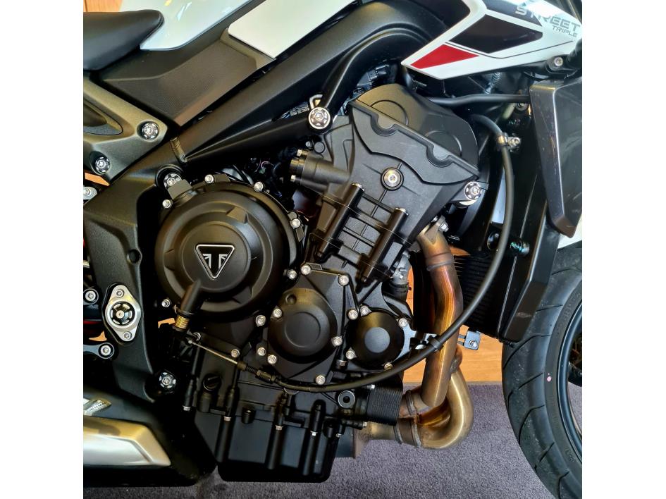 TRIUMPH STREET TRIPLE 765 R