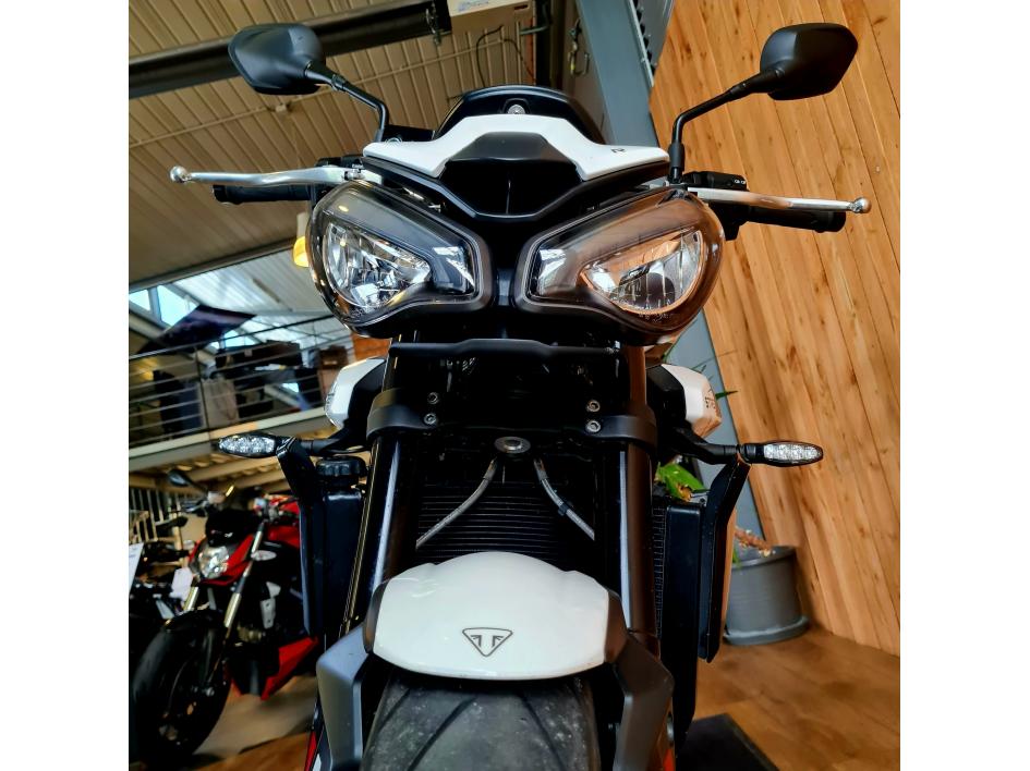 TRIUMPH STREET TRIPLE 765 R