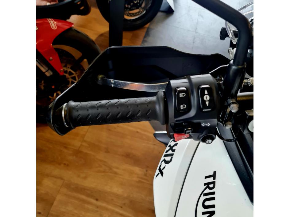 TRIUMPH TIGER 800 XRX