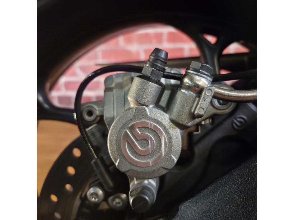 TRIUMPH STREET TRIPLE 765 RS