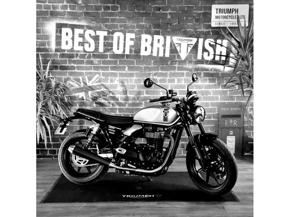 TRIUMPH SPEED TWIN 900