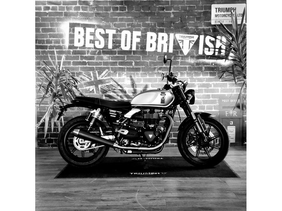 TRIUMPH SPEED TWIN 900