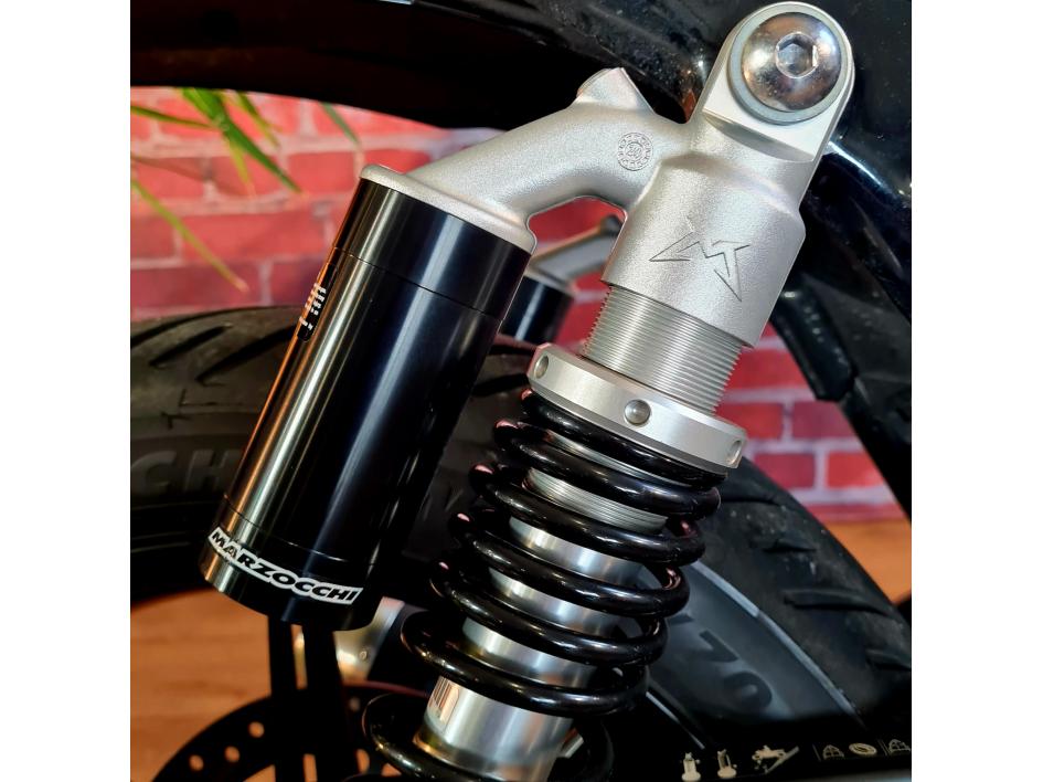 TRIUMPH SPEED TWIN 900