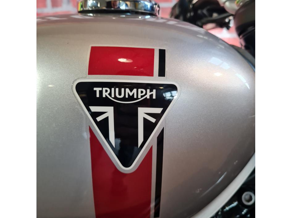 TRIUMPH SPEED TWIN 900