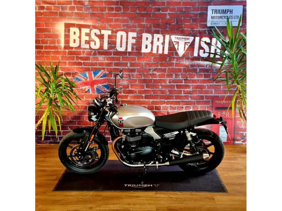 TRIUMPH SPEED TWIN 900