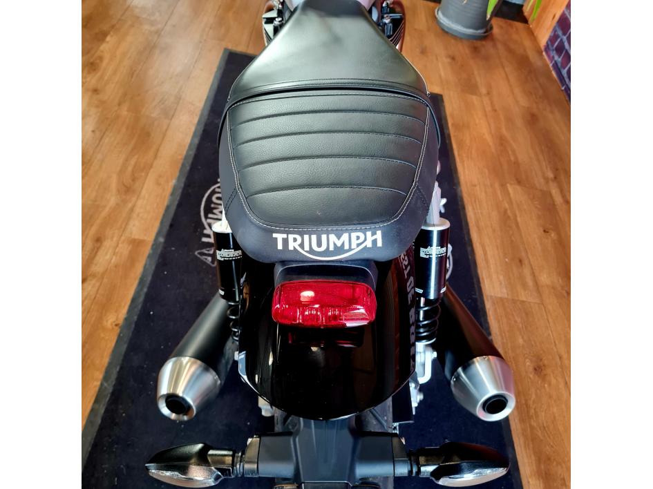 TRIUMPH SPEED TWIN 900