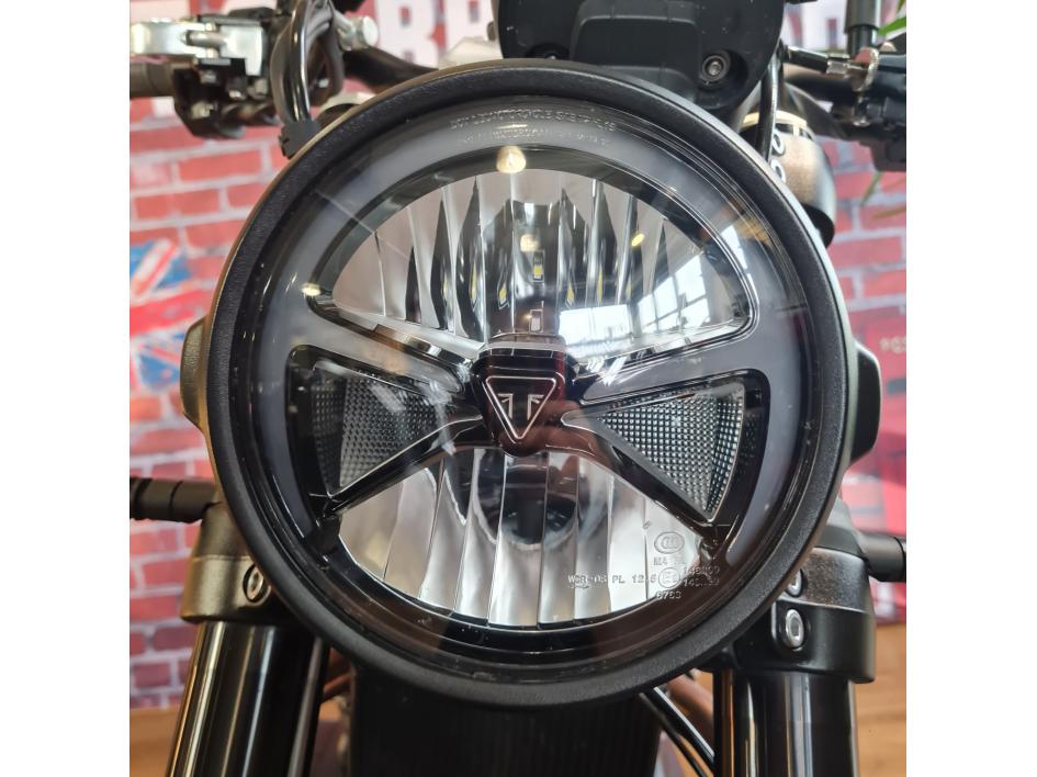 TRIUMPH SPEED TWIN 900