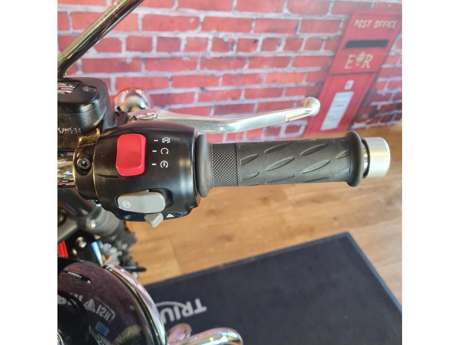 TRIUMPH BONNEVILLE T120