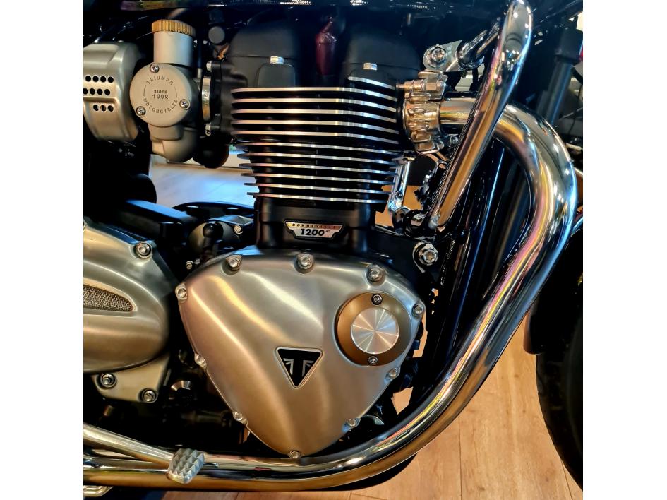 TRIUMPH BONNEVILLE T120