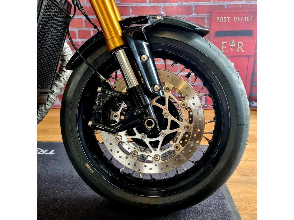 TRIUMPH THRUXTON 1200 RS