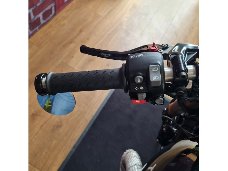 TRIUMPH THRUXTON 1200 RS
