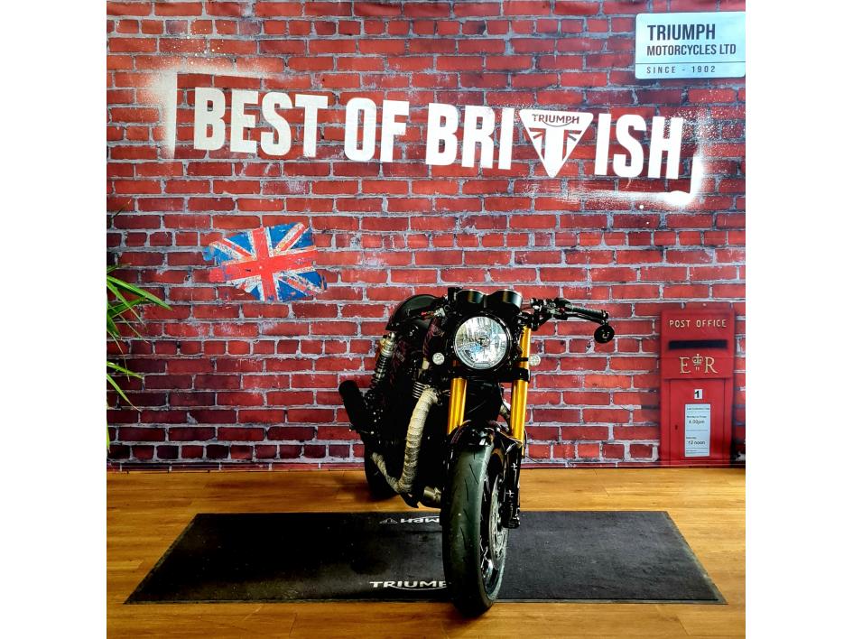 TRIUMPH THRUXTON 1200 RS