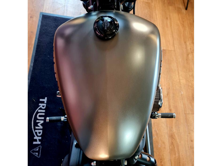 HARLEY-DAVIDSON SOFTAIL STREET BOB 1745