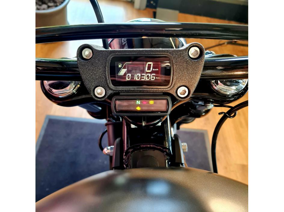 HARLEY-DAVIDSON SOFTAIL STREET BOB 1745