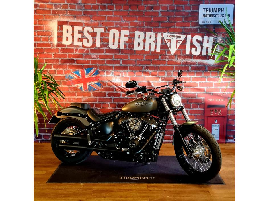 HARLEY-DAVIDSON SOFTAIL STREET BOB 1745