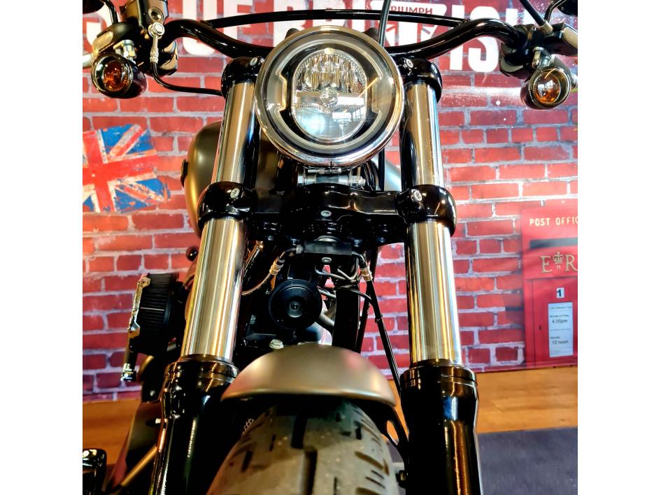 HARLEY-DAVIDSON SOFTAIL STREET BOB 1745