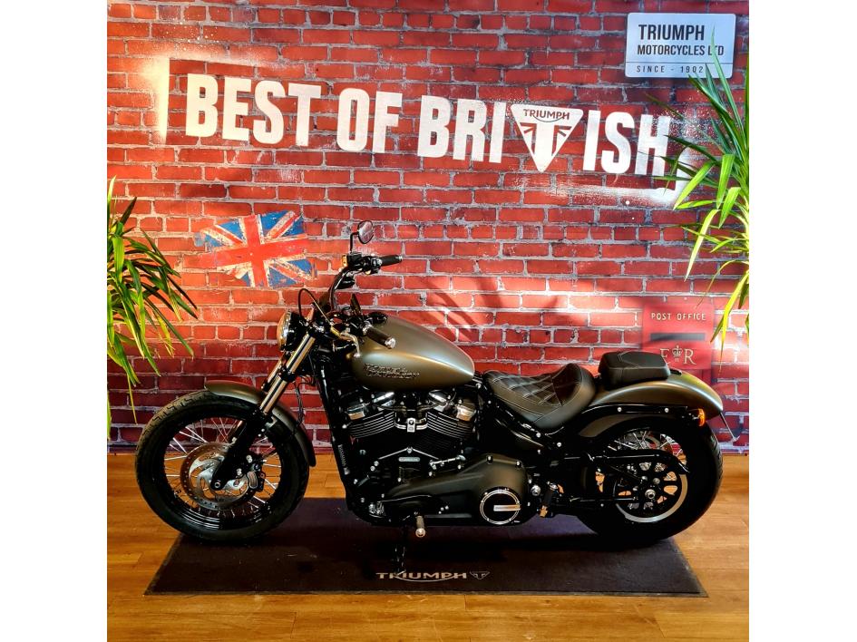 HARLEY-DAVIDSON SOFTAIL STREET BOB 1745