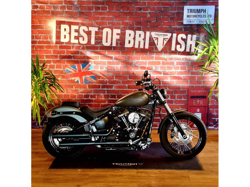 HARLEY-DAVIDSON SOFTAIL STREET BOB 1745