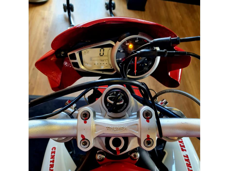TRIUMPH STREET TRIPLE 675 R (RSV)