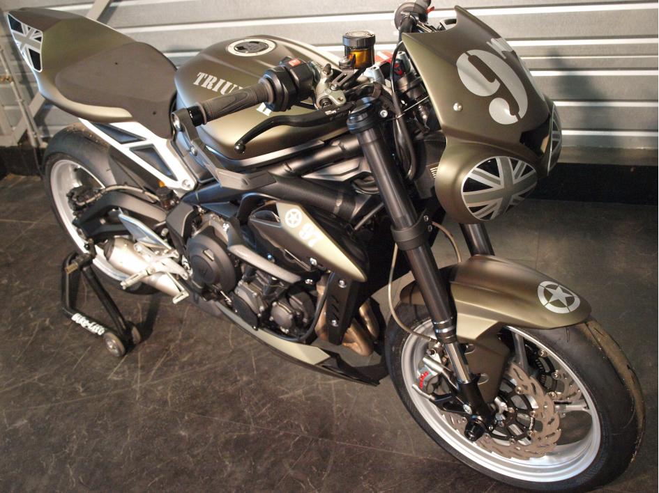 STREET TRIPLE RS ARMY