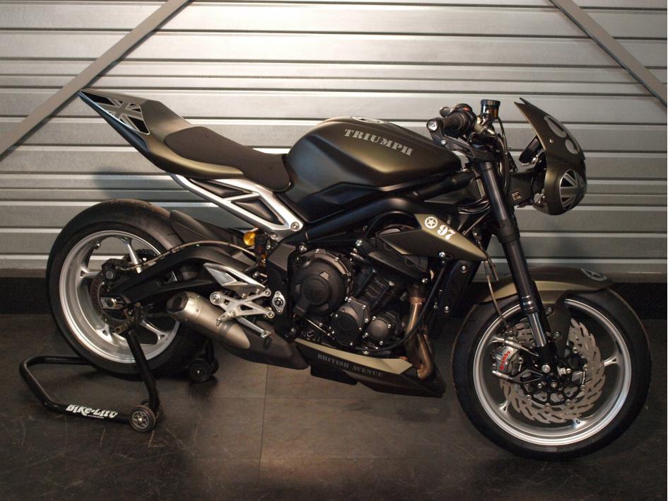 STREET TRIPLE RS ARMY