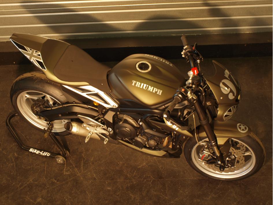 STREET TRIPLE RS ARMY